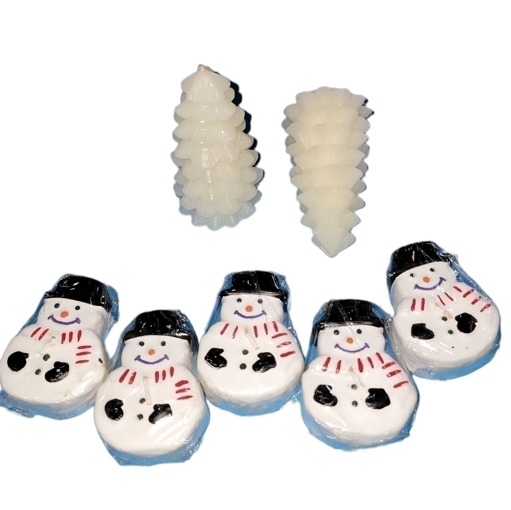 Christmas candles. Snowmen. Christmas Tree